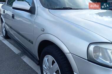 Хэтчбек Opel Astra 1999 в 