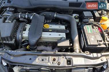 Купе Opel Astra 2004 в 