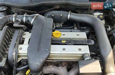 Купе Opel Astra 2004 в 