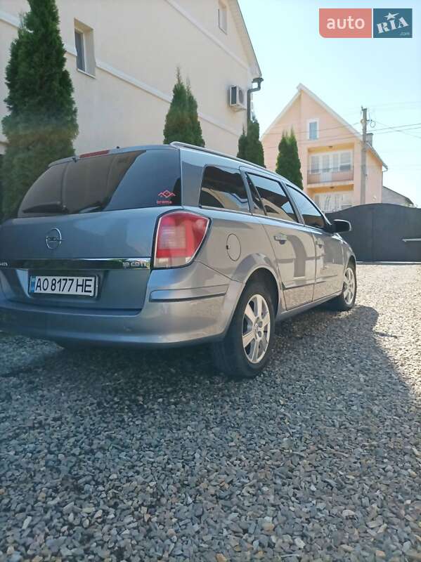 Універсал Opel Astra 2005 в Виноградові