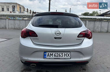 Хэтчбек Opel Astra 2014 в 