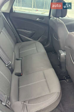 Хэтчбек Opel Astra 2014 в 