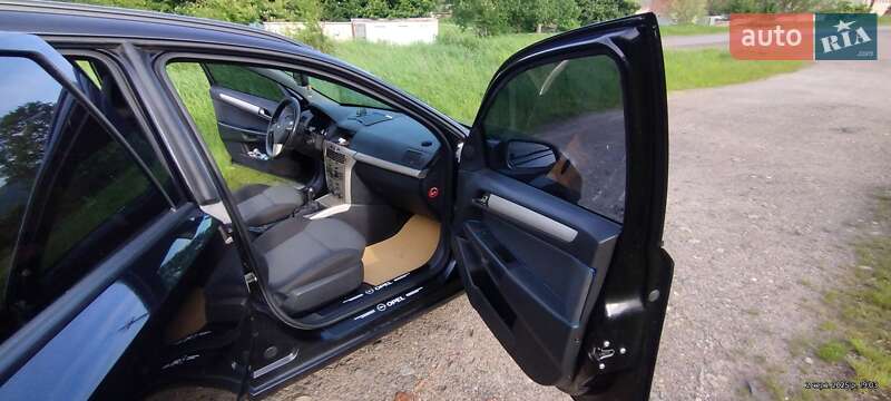 Универсал Opel Astra 2007 в Сколе