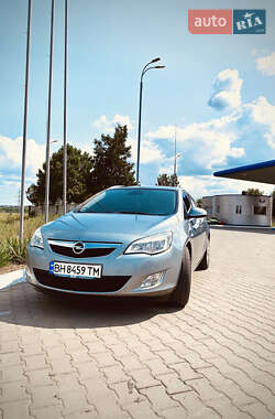 Универсал Opel Astra 2011 в 