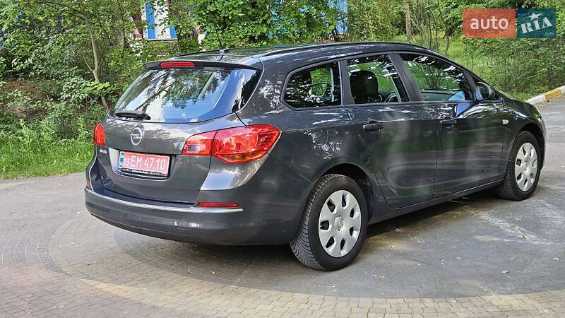 Универсал Opel Astra 2015 в Киеве