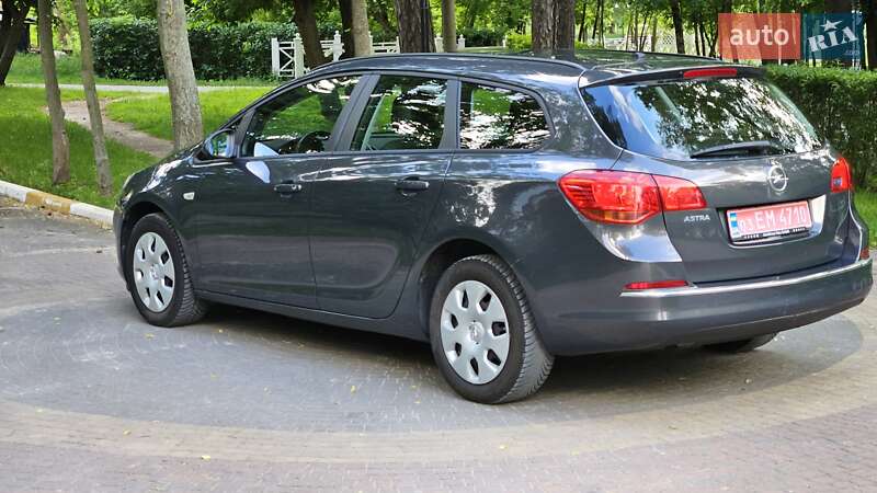 Универсал Opel Astra 2015 в Киеве