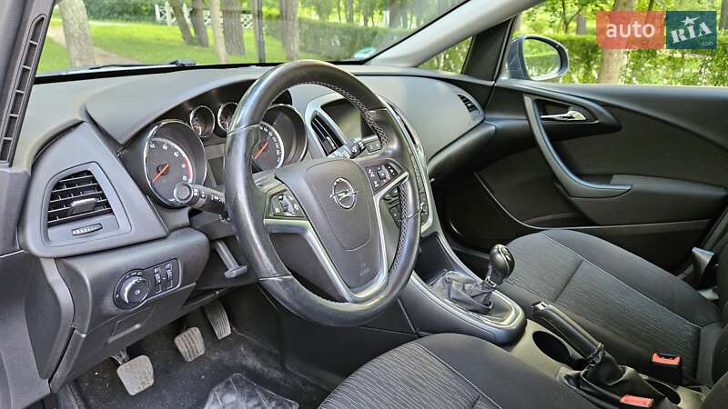 Универсал Opel Astra 2015 в Киеве