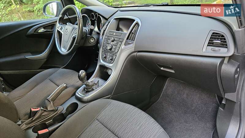Универсал Opel Astra 2015 в Киеве