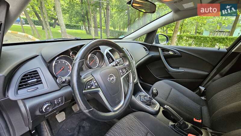Универсал Opel Astra 2015 в Киеве