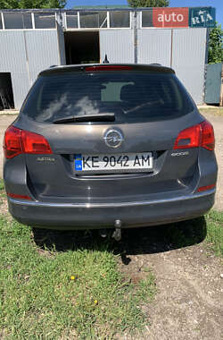 Универсал Opel Astra 2012 в 