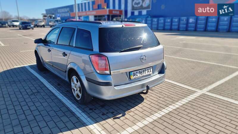 Универсал Opel Astra 2004 в Нововолынске