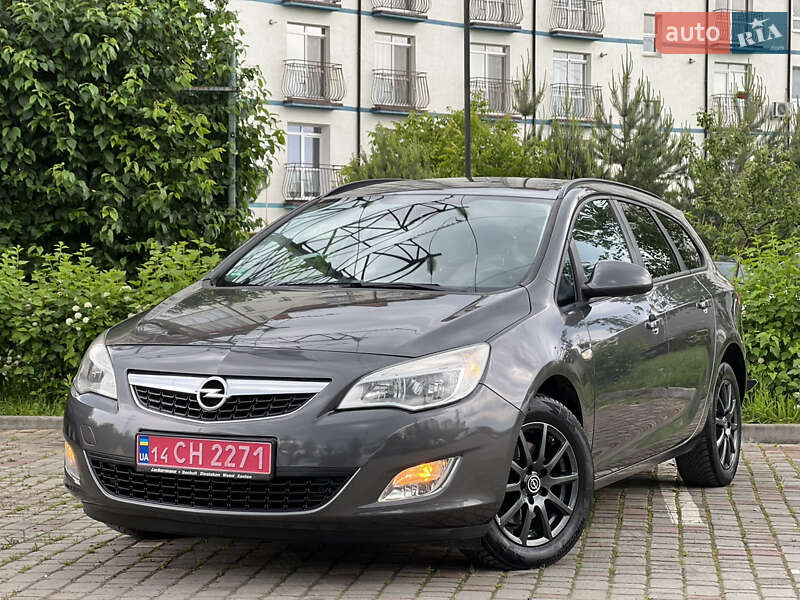 Универсал Opel Astra 2013 в 
