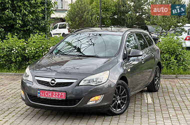 Универсал Opel Astra 2013 в 