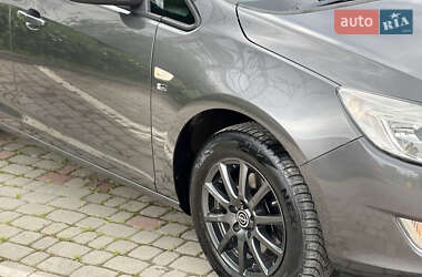 Универсал Opel Astra 2013 в 