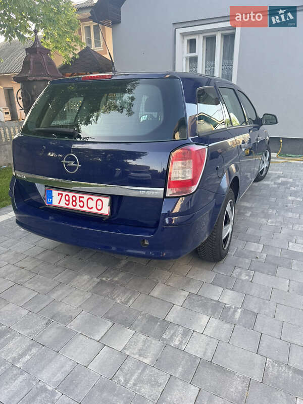 Універсал Opel Astra 2010 в Івано-Франківську