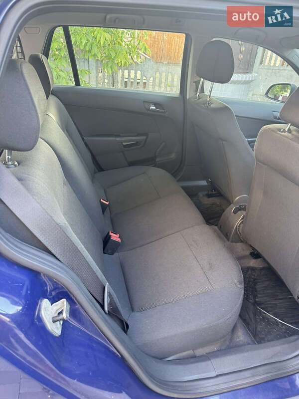 Універсал Opel Astra 2010 в Івано-Франківську