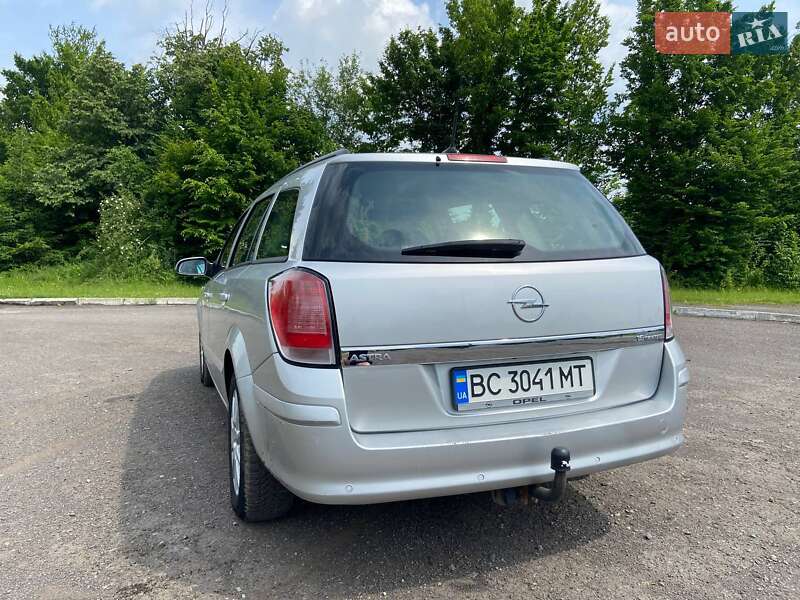 Універсал Opel Astra 2004 в Дрогобичі