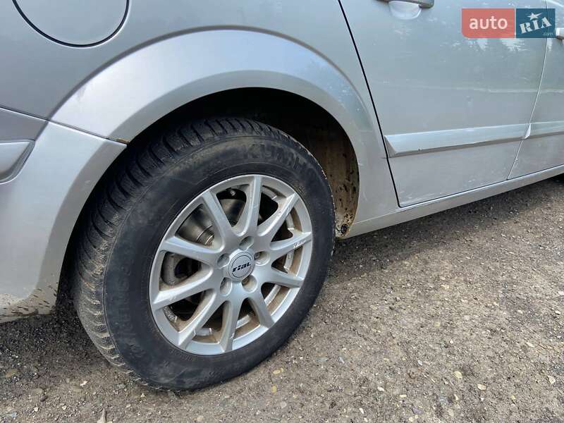Універсал Opel Astra 2004 в Дрогобичі