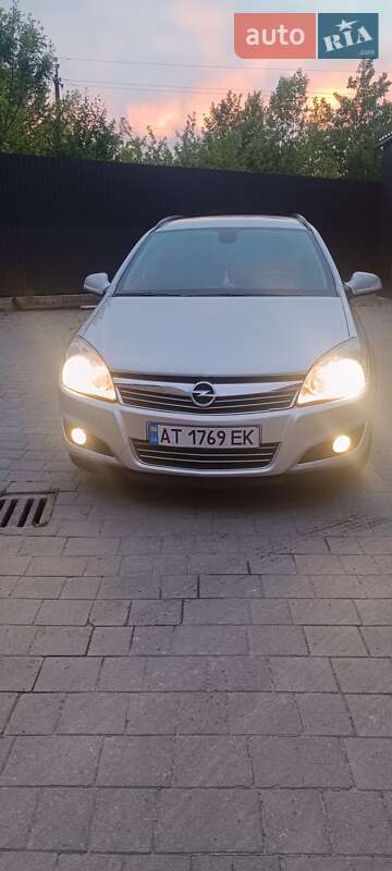 Универсал Opel Astra 2009 в Ивано-Франковске