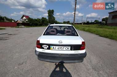 Седан Opel Astra 1993 в Мирополе