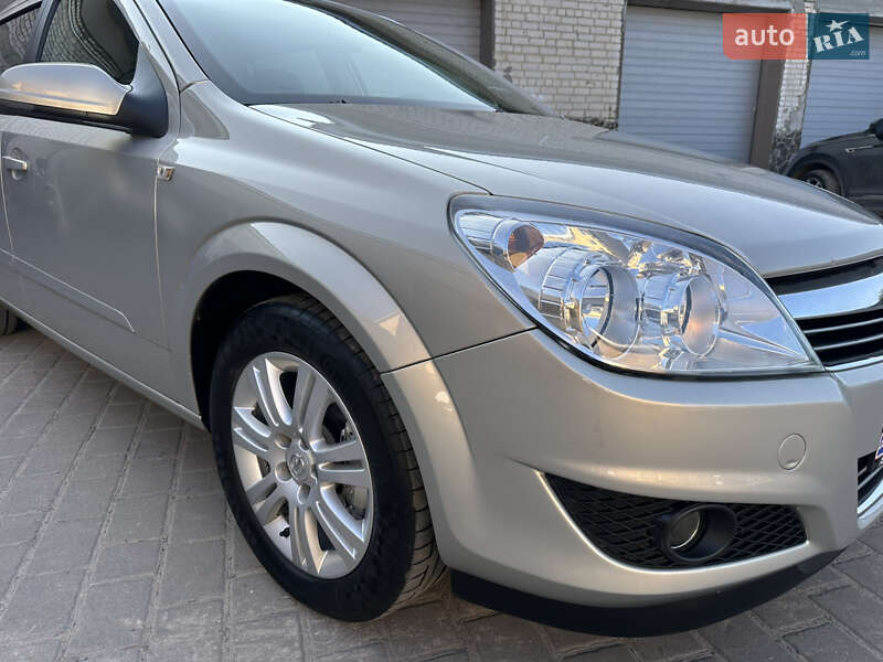 Універсал Opel Astra 2007 в Львові