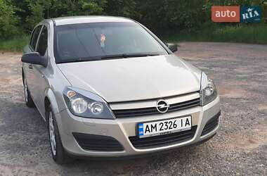 Хэтчбек Opel Astra 2005 в 