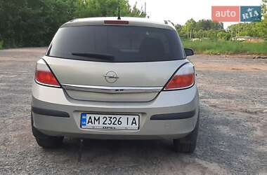 Хэтчбек Opel Astra 2005 в 