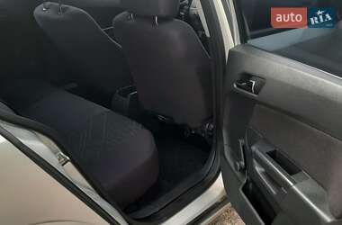 Хэтчбек Opel Astra 2005 в 