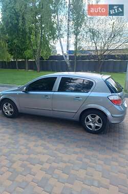 Хэтчбек Opel Astra 2005 в 