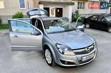 Хетчбек Opel Astra 2009 в 