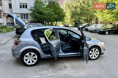 Хетчбек Opel Astra 2009 в 