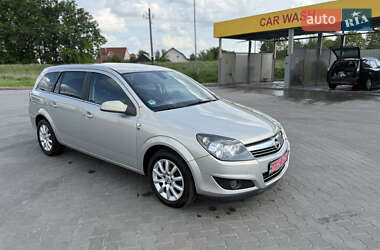 Универсал Opel Astra 2011 в Луцке