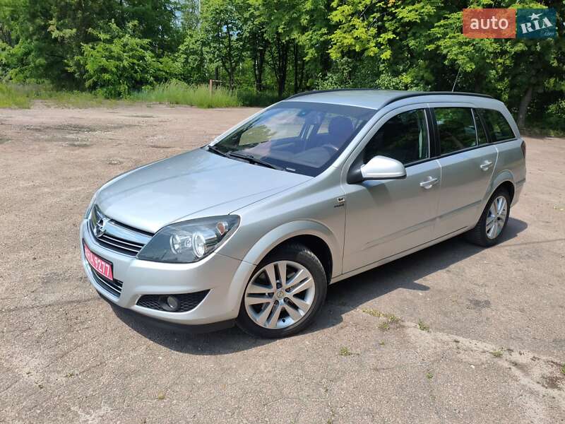 Универсал Opel Astra 2010 в 