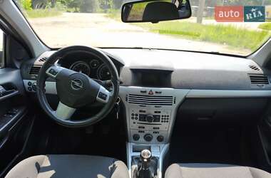 Универсал Opel Astra 2010 в 