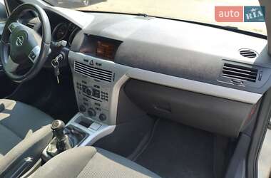 Универсал Opel Astra 2010 в 