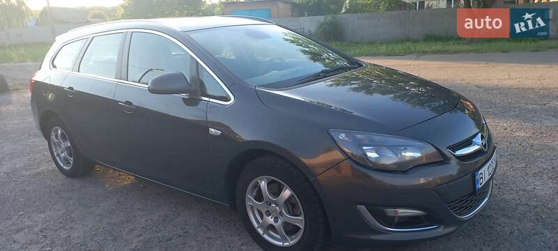 Універсал Opel Astra 2014 в Полтаві
