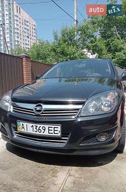 Хэтчбек Opel Astra 2013 в Вышгороде