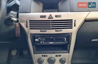 Хэтчбек Opel Astra 2008 в 
