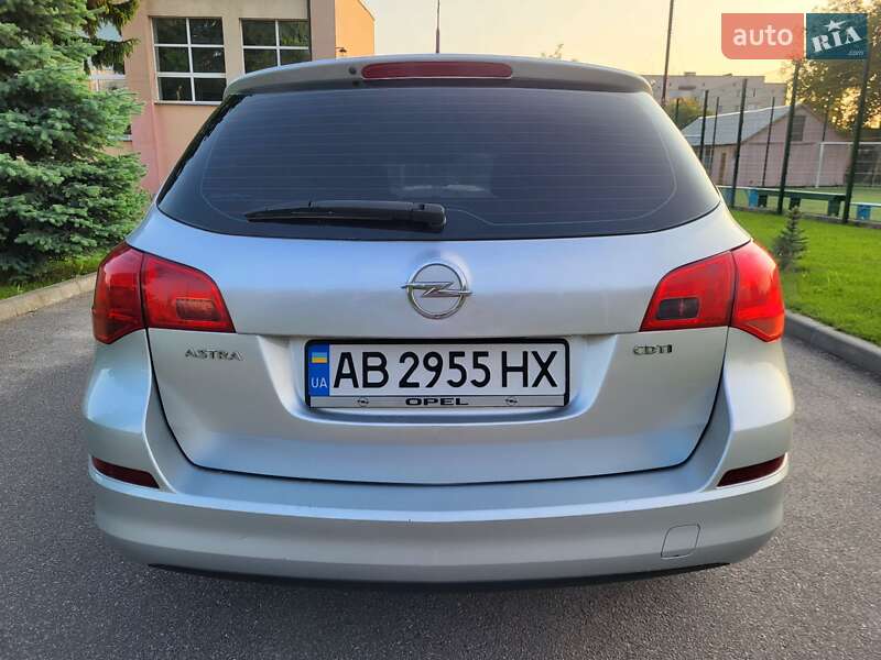Універсал Opel Astra 2011 в Вінниці