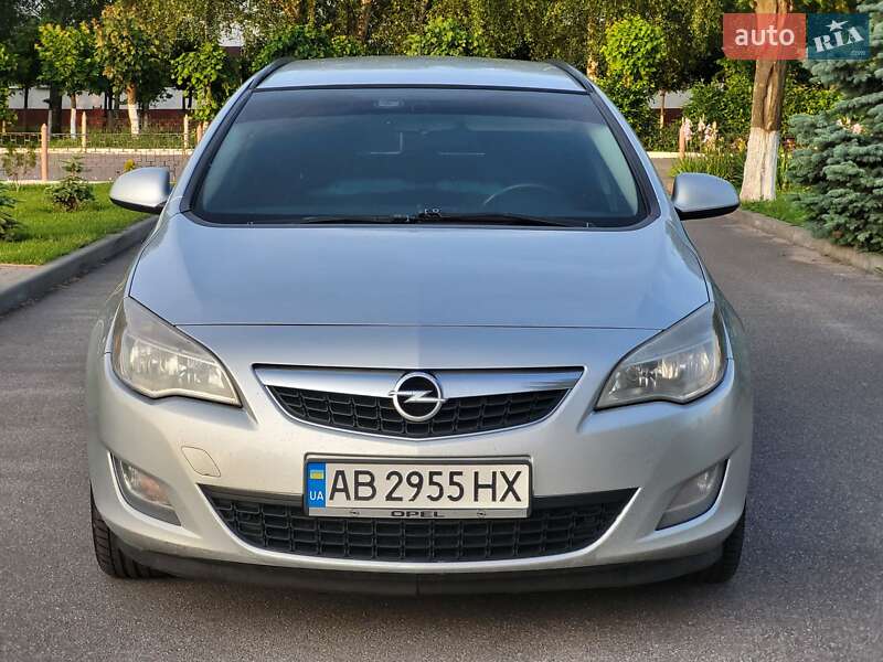 Універсал Opel Astra 2011 в Вінниці