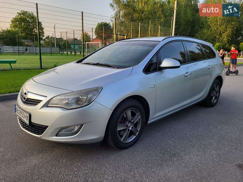 Універсал Opel Astra 2011 в Вінниці