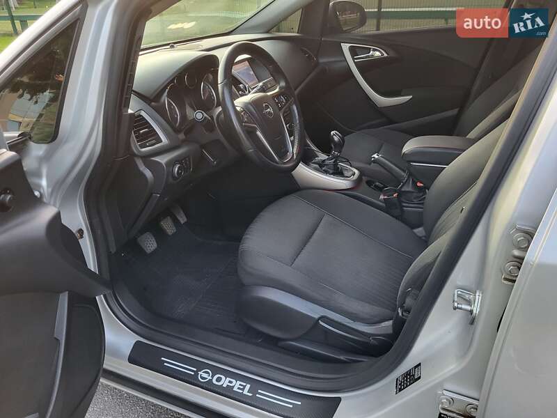 Універсал Opel Astra 2011 в Вінниці