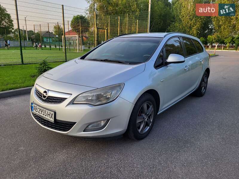 Універсал Opel Astra 2011 в Вінниці