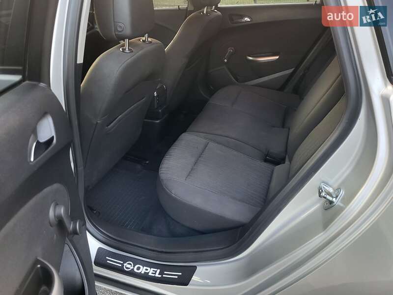 Універсал Opel Astra 2011 в Вінниці
