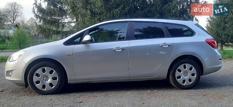 Универсал Opel Astra 2011 в Стрые