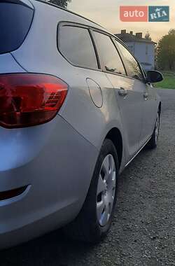 Универсал Opel Astra 2011 в 