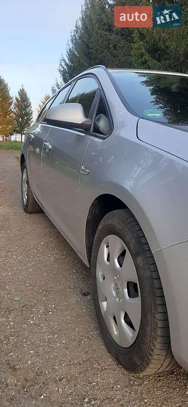 Универсал Opel Astra 2011 в Стрые