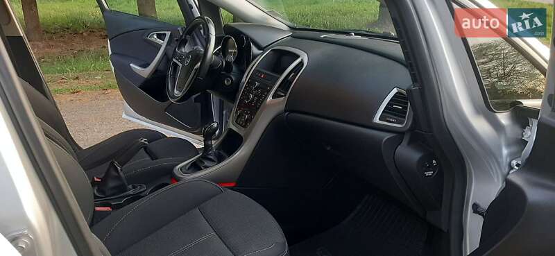 Универсал Opel Astra 2011 в Стрые