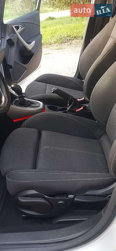 Универсал Opel Astra 2011 в Стрые