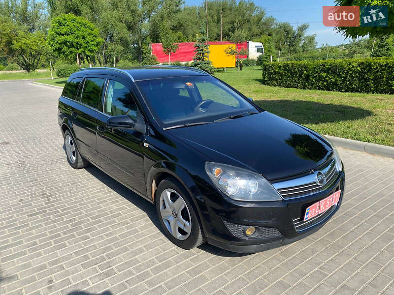 Универсал Opel Astra 2010 в Умани